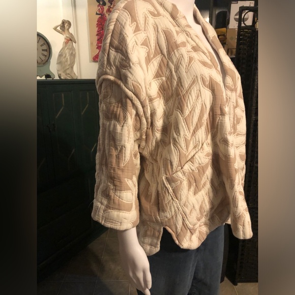 Beige Patterned Kimono Jacket
Universal Thread
OSFM ( one size fits most) - Picture 8 of 10